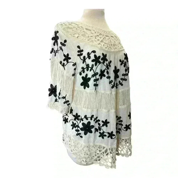 Oliver By Escio Embroidered Flower top - Picture 2 of 5